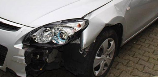 Wir reparieren den Schaden an Ihrem Fahrzeug